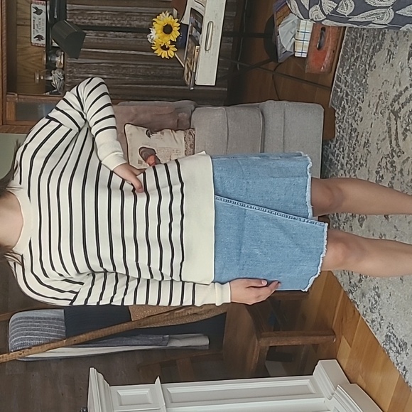 Cynthia Rowley 100% 2-ply cashmere black and white striped sweater size small. - Picture 8 of 8